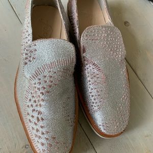 Free People euc sz 7 silver snakes eye loafers